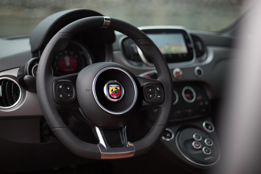 Панель приборов Abarth 595 Turismo (312) 2016 года  (WW) (фото 11 из 18)